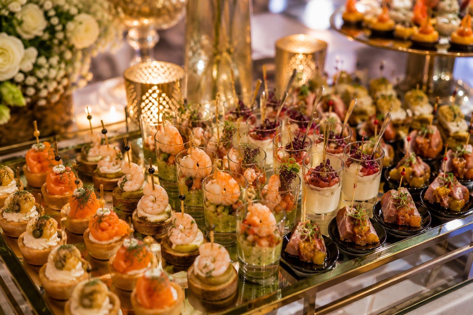 Plateau de bouchées et canapés pour un cocktail